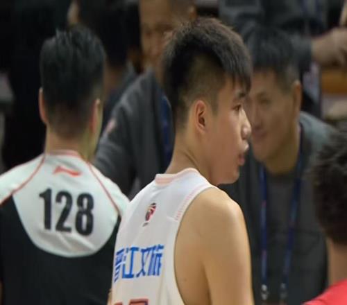 1換1交易徐杰楊曦皓狂轟生涯最強一戰(zhàn)，這才是廣東隊的內(nèi)線答案