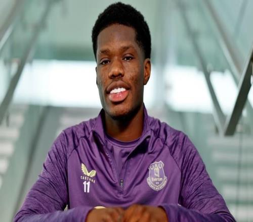 埃弗頓巴里：我小時候沒有接受過系統(tǒng)性青訓，18歲才改踢中鋒