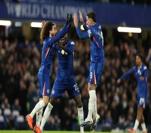 02落后時，切爾西1號門將沖球迷大喊：別著急，我們還有45分鐘！