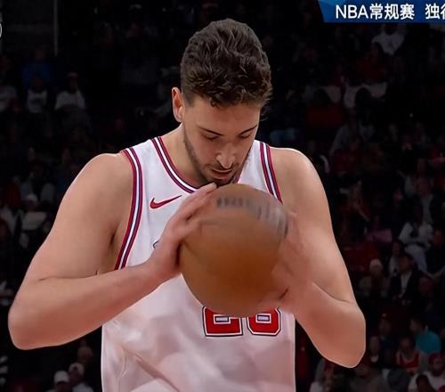 火箭險勝獨行俠，賽后球員評分，5人高分，杜蘭特及格，申京低分