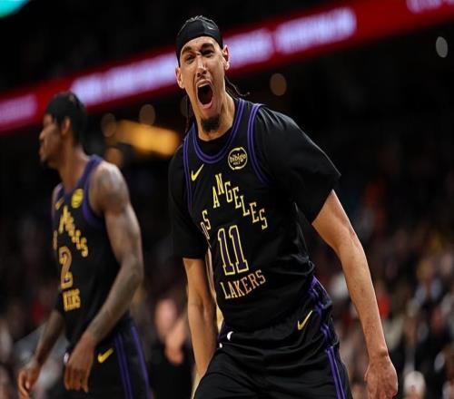 與東契奇的配合確實相當(dāng)默契，但湖人替補(bǔ)中鋒也確實是能力有限