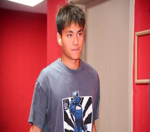 李昊即將轉(zhuǎn)會上海申花女友評論區(qū)泄露機(jī)密，球迷直呼真沒想到！