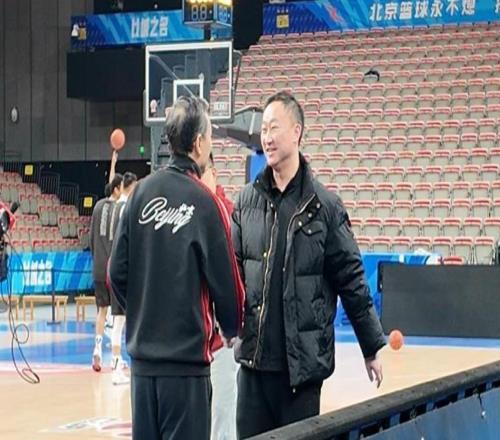 備戰青島！除周琦外均踩場，許利民撿球，雷蒙曾凡博帶傷表態出戰