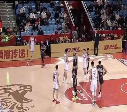 延遲一小時開賽！CBA離譜一戰：吉林主場31分慘敗引球迷提前離場