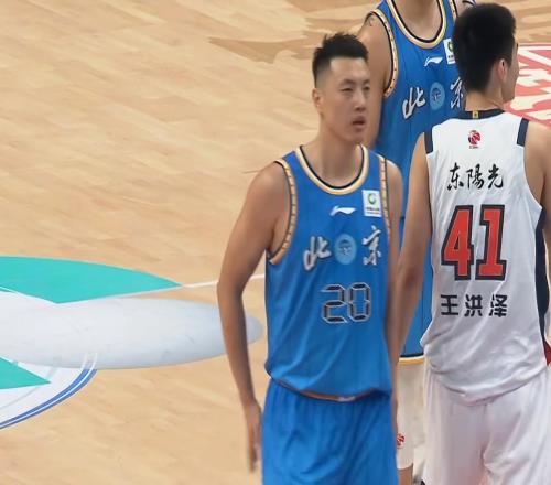 截胡廣東隊！NBA冠軍中鋒被曝簽約北京男籃，朱芳雨補強計劃落空