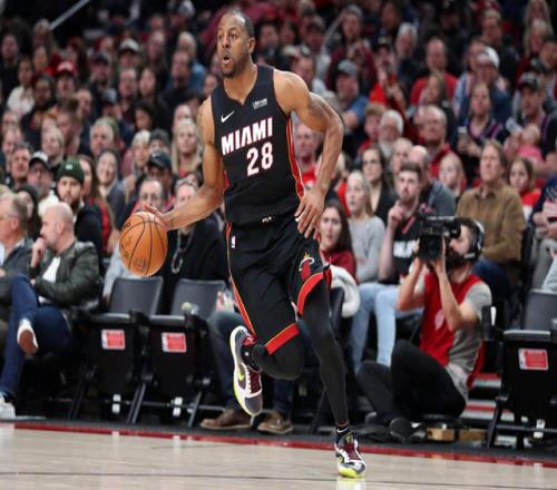 NBA人物志他是庫里的老大哥，生涯末年4冠+1個FMVP