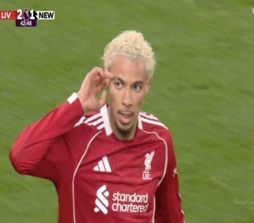 自迪亞斯以來，埃基蒂克是首位上半場梅開二度的利物浦球員