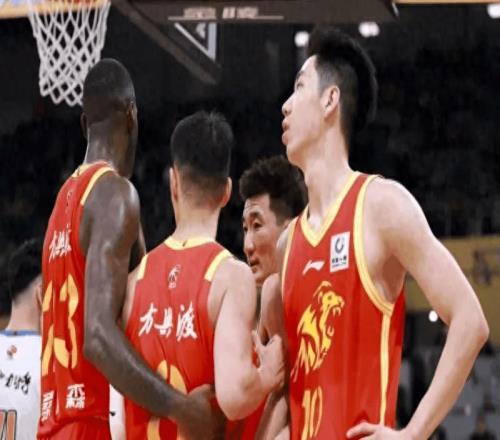 10分完勝，廣廈錘爆浙江隊！胡金秋15+3，程帥澎10中0成臥底