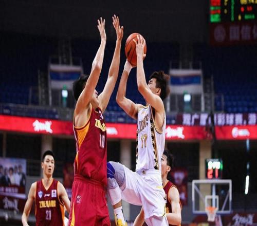 600萬頂薪國手全場10中0僅2分，球迷：別霍霍國家隊(duì)了