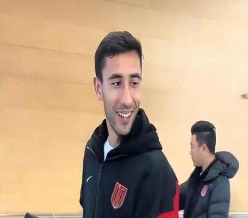 離譜！成都蓉城上演擺爛式引援身著隊(duì)服已到機(jī)場(chǎng)，球迷怨聲不斷