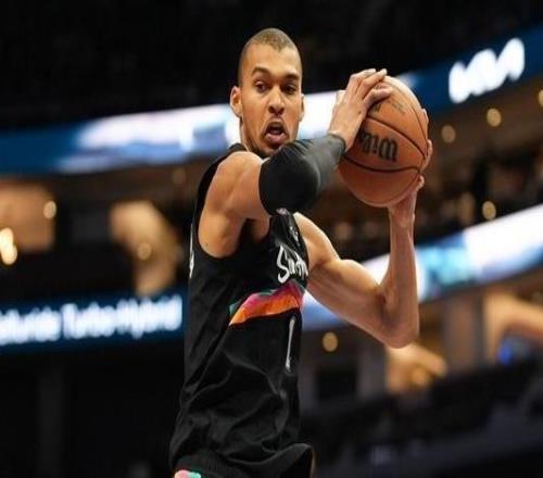 米奇:文班愿意為了贏球傾其所有外界對他的期待已經近乎苛刻