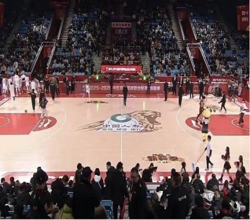 尷尬！CBA山西vs吉林因地暖漏水延遲一小時現場有球迷喊退票