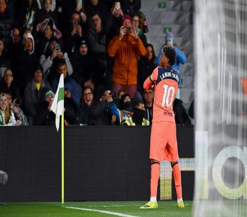 31！拉什福德連場破門，亞馬爾單刀赴會，巴薩13連勝殺人誅心