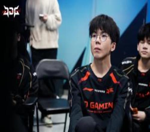 一己之力送掉比賽!Junjia首局飛潘森關(guān)鍵局亂開(kāi)三局戰(zhàn)績(jī)合計(jì)41024