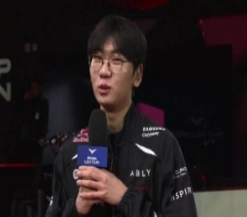 Doran：沒(méi)想到我們會(huì)給GEN加油呢明天上單的交手應(yīng)該會(huì)很激烈吧