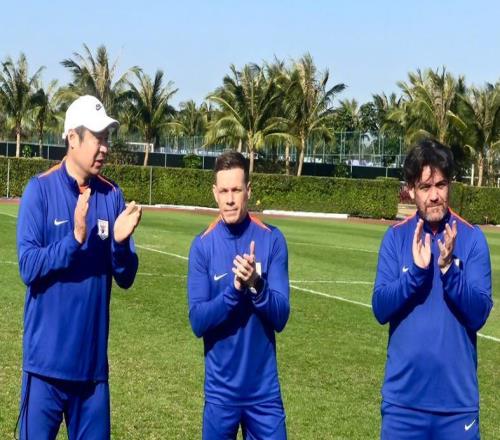 泰山保三爭一不買悍腰中衛難產高層怕了！足球報鎖死到位時間