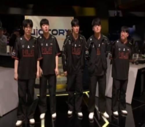 英文流解說：HLE第一個回家了下個階段加油吧