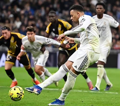 隨著皇馬21，畢包11皇家社會，西甲最新積分榜如下！巴薩領跑