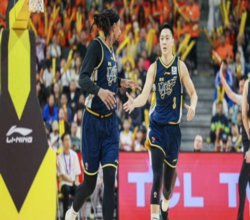 廣東隊轟然倒下,CBA爆大冷!杜鋒搖頭苦笑,一戰暴露2大致命問題