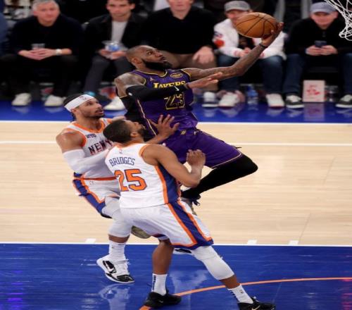 東契奇30+15+8！湖人100112尼克斯，看數(shù)據(jù)：他是頭號罪人！