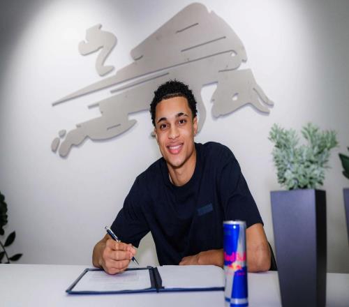 官方：萊比錫簽下埃因霍溫18歲邊鋒托馬斯，雙方簽約至2031年