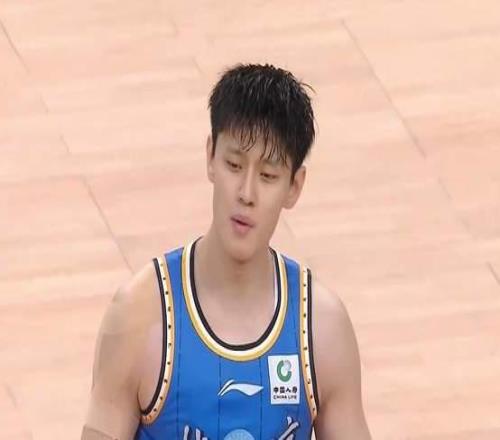 隊史首次！奪冠熱門遭爆冷，輸得很無語，強援打滿40分鐘砍31+10