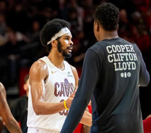 SGA轟34+5+13仍無緣今日最佳!對不起,你碰到創紀錄的阿倫了