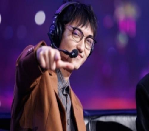 解說懷南更新動態(tài)：好久不見，祝大家二月都一切順利，快過年啦