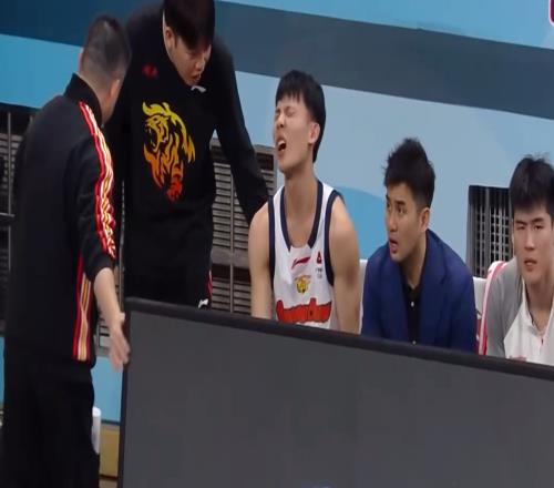 炸裂的53犯76罰！寧波隊史首勝廣東！3人畢業(yè)2人傷退杜鋒損失慘重