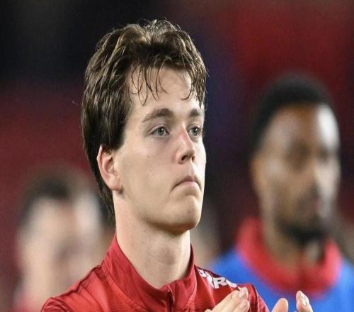 天空:曼城正與米堡談?wù)倩啬崤耍赡茏屗粼谝痪€隊(duì)