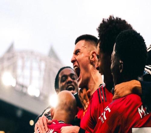 謝什科社媒慶祝：西看臺+弗格森時間，這種感覺太棒了