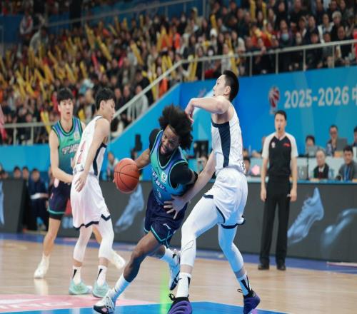 爆冷！廣東男籃完敗，杜鋒無奈代價太大：3人罰下，徐杰受傷離場