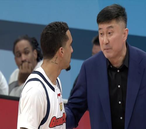 轉正就擺爛了廣東最強王牌坑慘杜鋒，狂逼朱芳雨簽約第五外援！