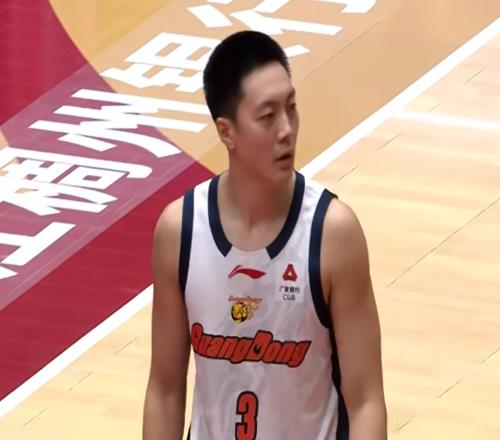 輸給寧波13分！揪出最大“廢柴”，9中2+關鍵失誤坑慘了廣東隊