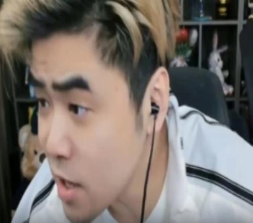 朱開：Kanavi來早殺完了要不看片哥回來打個兼職四月再放你回去