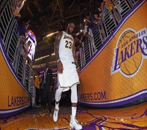 記者：湖人已準(zhǔn)備好與詹姆斯分道揚(yáng)鑣，詹姆斯也愿意離開