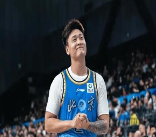 趙睿不當(dāng)言論后致歉：情緒化回復(fù)，不應(yīng)將情緒發(fā)泄在球迷朋友身上