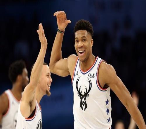 追夢回旋鏢再傷庫里！勇士籌碼打動雄鹿，兩原因讓字母哥拒絕金州