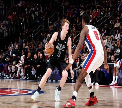 實在是太難用了！籃網鋒線首輪秀的表現完全可以用一無是處來形容