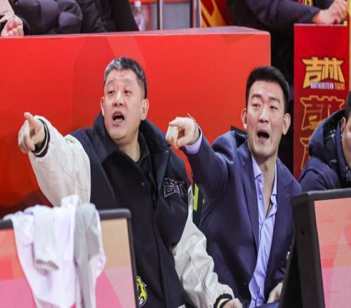 CBA一夜爆出兩大冷門！衛(wèi)冕冠軍遭黑馬掀翻，山東無緣23分大逆轉