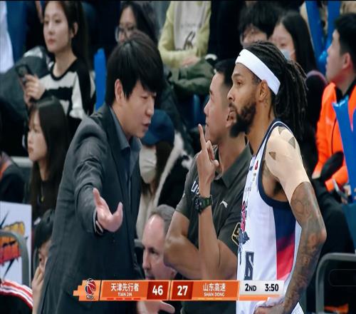 爆冷！裁判多次爭(zhēng)議，山東男籃輸?shù)酶C火，邱彪為何難解1大頑疾