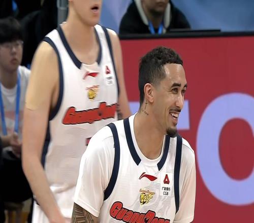 廣東隊?wèi)?zhàn)略性輸給寧波CBA內(nèi)線大殺器身價大暴跌，杜鋒還要簽人