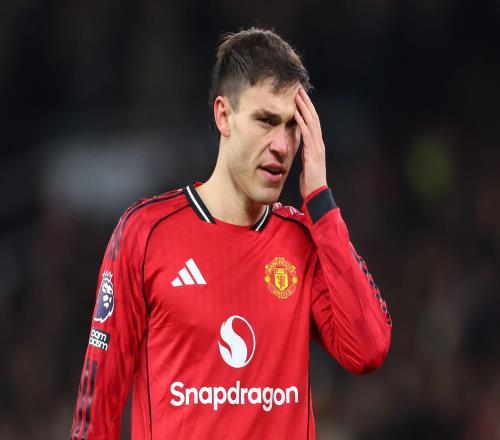 曼聯6000萬廢鐵腰今夏難逃清洗！出場就狂丟球，五任主帥都救不活