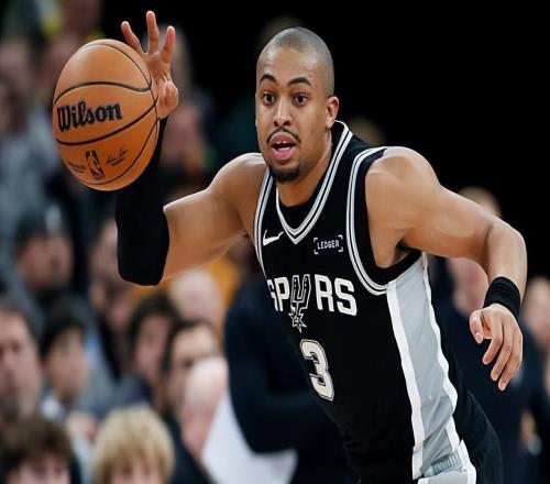 超級(jí)第六人的狀態(tài)突然間明顯下滑，馬刺也是最終輸?shù)袅吮荣? loading=