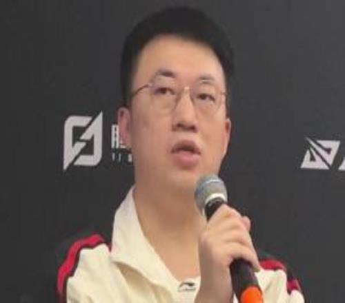 xiaohu：第一把沙皇中路那波大招智能施法沒有設(shè)置導(dǎo)致技能沒有放出來