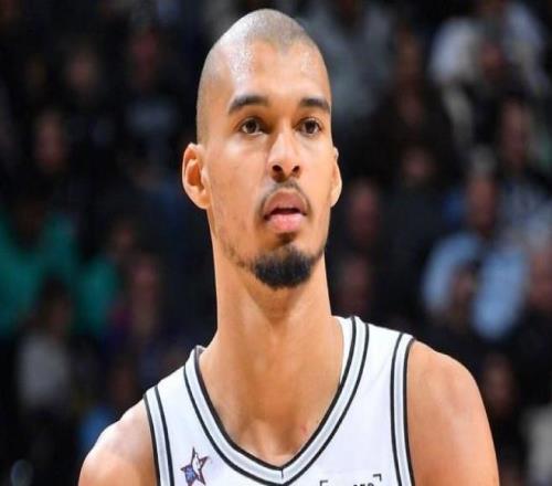 文班25+8+2+4+5完爆班凱羅，福克斯兩雙榜眼全能，馬刺雙殺魔術