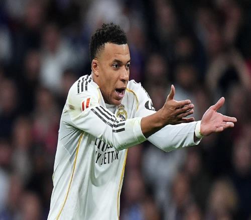 32！22！足壇一夜太刺激，兩隊(duì)絕殺，曼聯(lián)收獲連勝，曼城又丟分