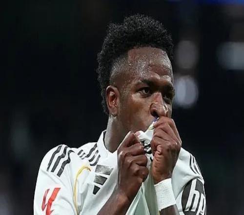 皇馬豪取西甲七連勝！1分落后巴薩，姆巴佩壓哨點殺，延續(xù)5紀錄