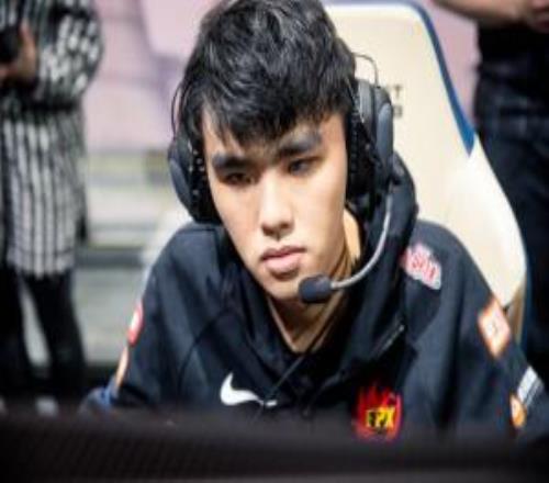 業(yè)內(nèi)人辟謠“Lwx結(jié)婚”：去問過了這事情是假的，沒有結(jié)婚這回事