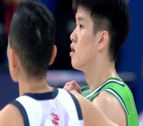 山東男籃爆冷輸球，天津扮強(qiáng)隊(duì)殺手于德豪6+4+4決戰(zhàn)送無(wú)謂罰球